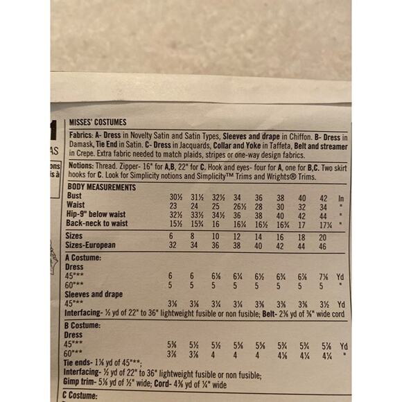 Sewing Pattern Simplicity  COSTUMES MEDIEVAL DRESS RR 9891 14-16-18-20 - Picture 4 of 5